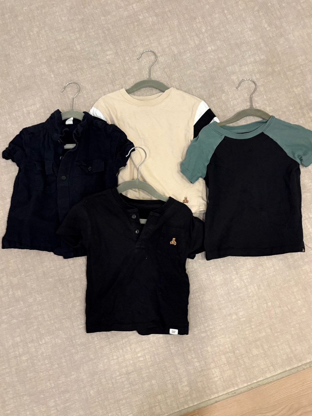 Gap kids toddler boy t-shirts tops bundle 4pc set black/neutral cotton 2T 24M